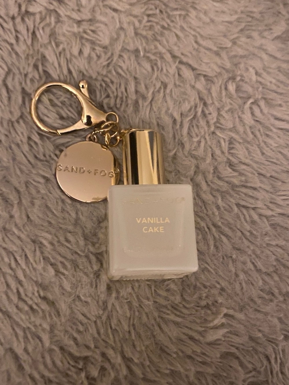 Vanilla Cake Mini Perfume Keychain - White & Gold